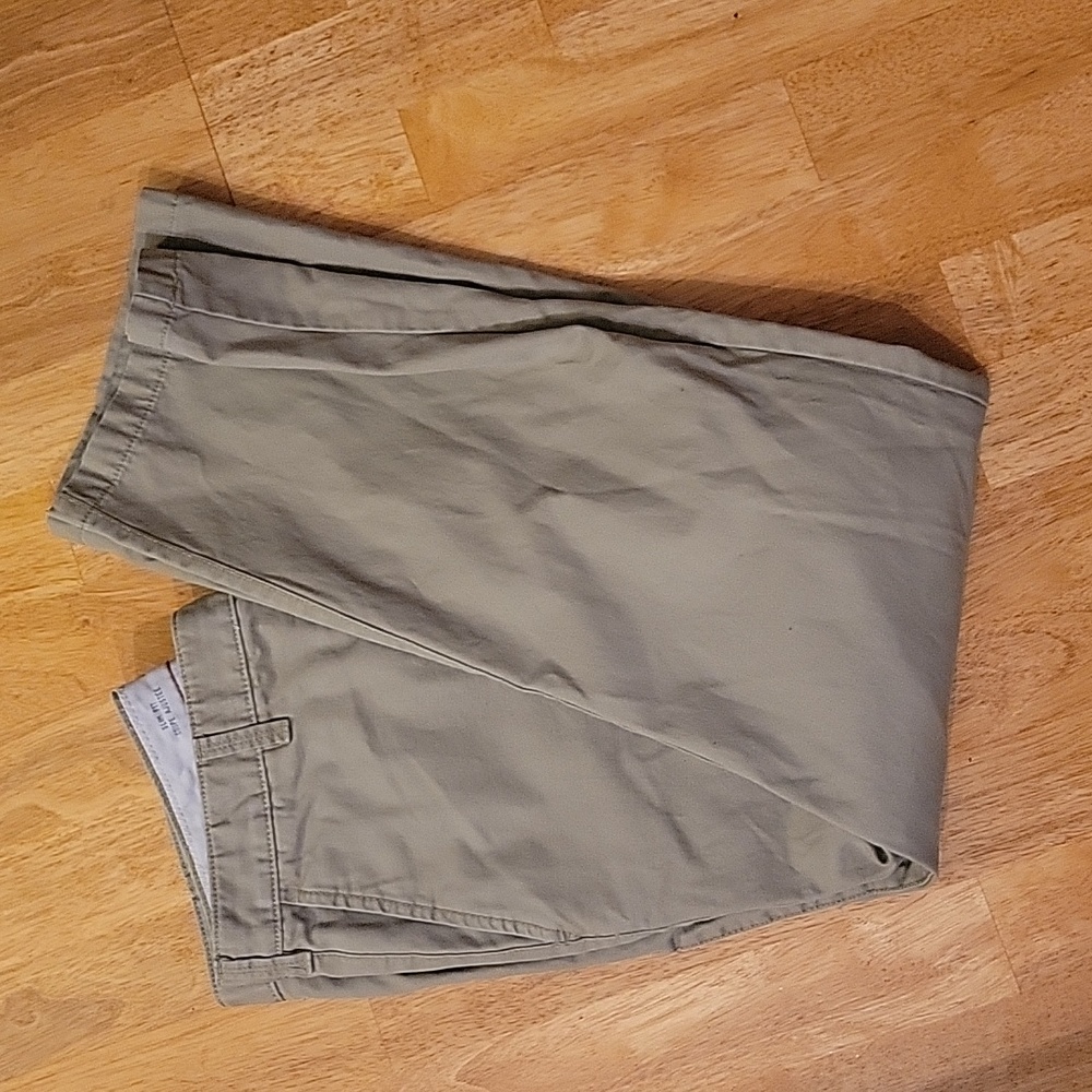 Izod Saltwater Slimfit Khakis 34 X 30